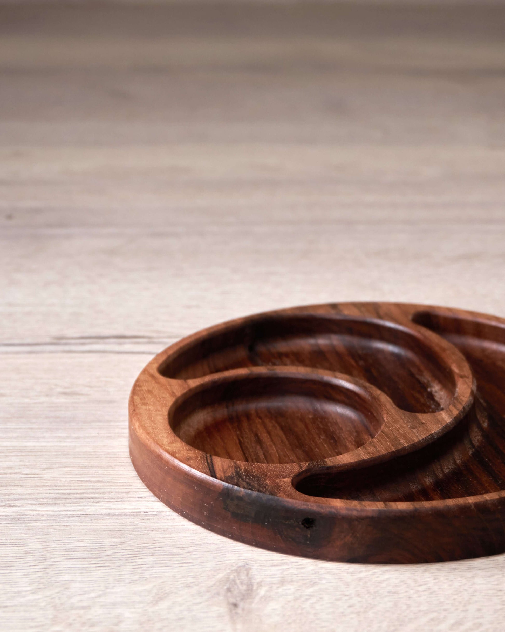 Round Wooden Divided Plate "Harmony"_CrafTech