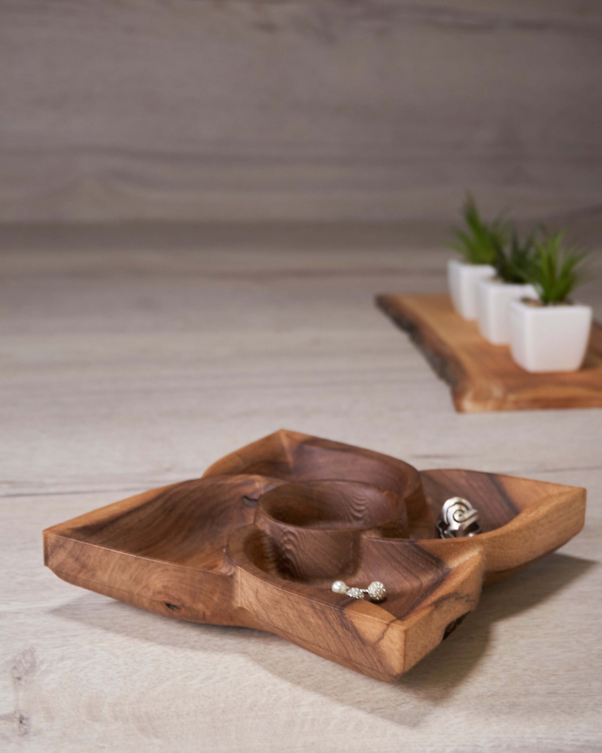 "Versa Tray" - 5-Compartment Divided Wood Plate_CrafTech