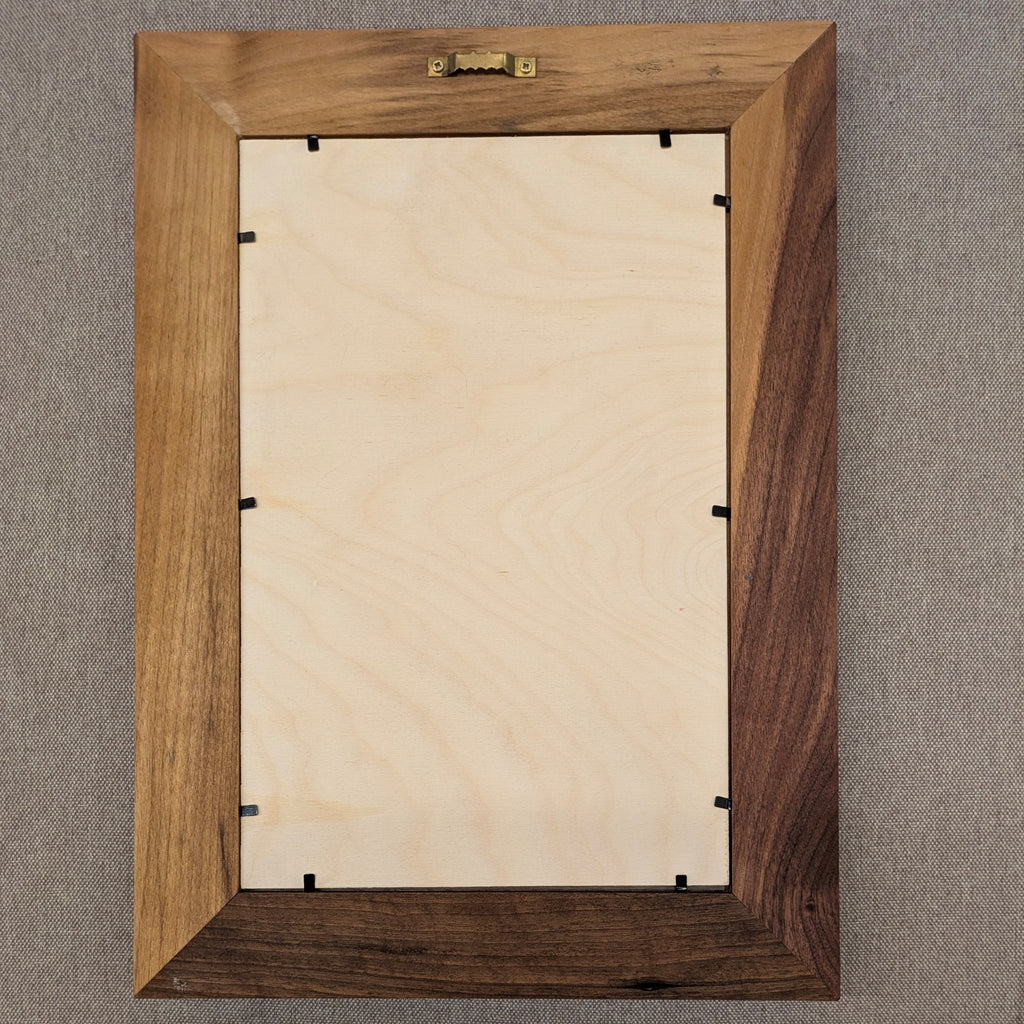 Луксозна Дървена Рамка за Снимки с Релефно Гравиране