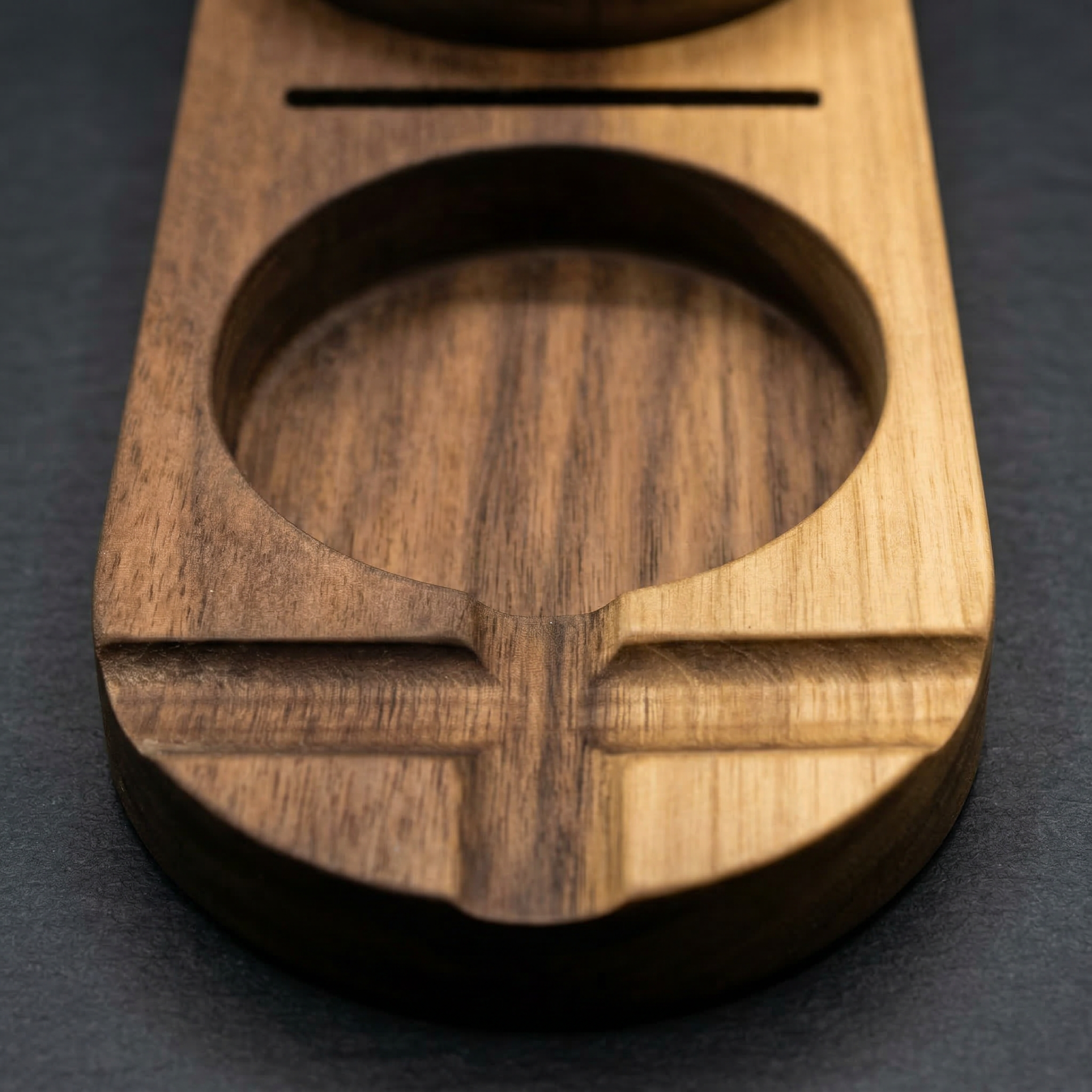 Луксозен пепелник за пури с поставка за чаша