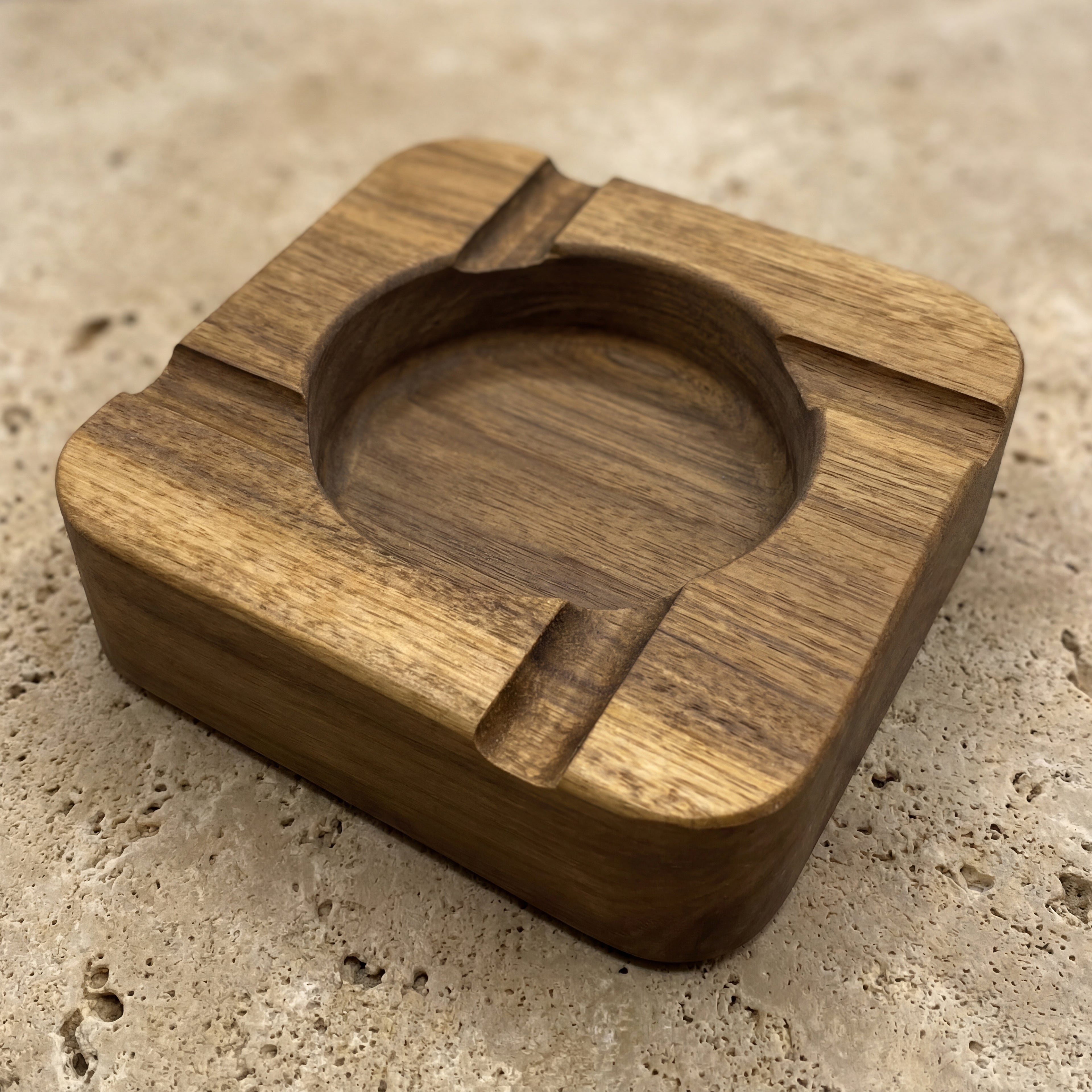 Масивен пепелник за пури