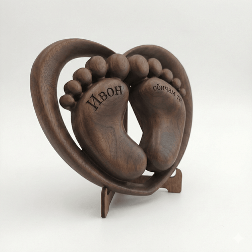 Персонализирана дървена декорация „Първи стъпки в сърцето“ - CrafTech